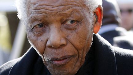 Nelson Mandela, le 17 juin 2010, lors des fun&eacute;railles de sa petite-fille &agrave; Sandton (Afrique du Sud). (SIPHIWE SIBEKO / AFP)