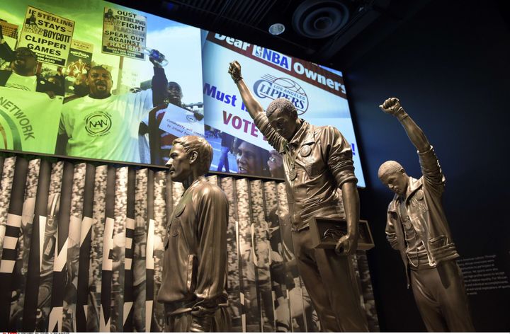 Statues faisant référence au Black Power des Jeux Olympiques de 1968.
 (Susan Walsh/AP/SIPA)