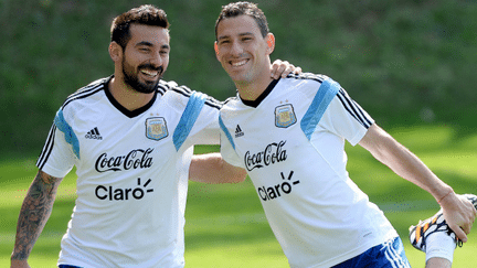 &nbsp; (Les sourires sont de mises du côte de l'Argentine, avec ici Lavezzi et Maxi Rodriguez © Maxppp)