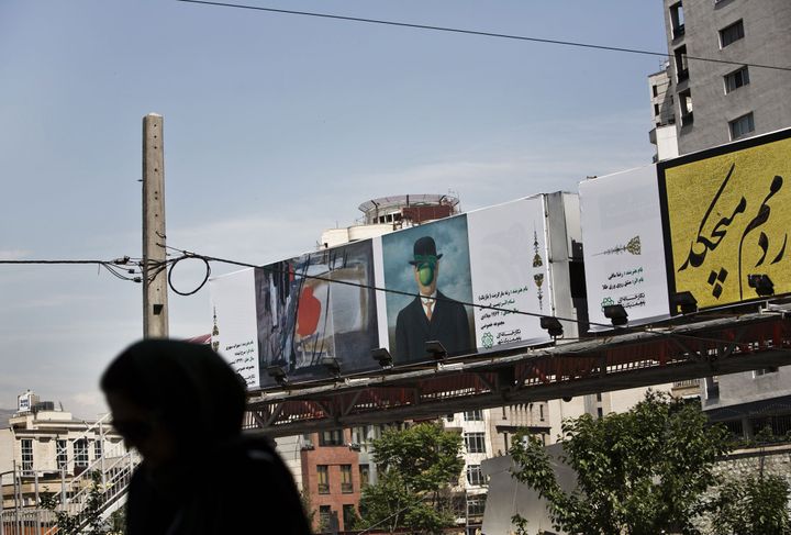 Magritte exposé sur un panneau publicitaire de Téhéran (9 mai 2014)
 (Behrouz Mehri / AFP)