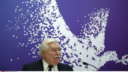 Lech Walesa, prix Nobel de la paix 1983, assiste au sommet des lauréats du prix Nobel de la paix, à Barcelone (Espagne), le 14 novembre 2015. (MANU FERNANDEZ / AP / SIPA)