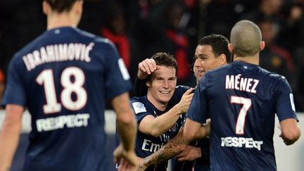 Kevin Gameiro fêté par ses partenaires du PSG (FRANCK FIFE / AFP)