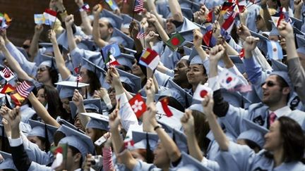 Des étudiants de l'université new-yorkaise Columbia, en mai 2005, fêtent leur diplôme de fin d'études. (Spencer Platt/Getty Images/AFP)