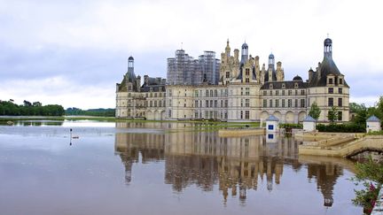 Le ch&acirc;teau de Chambord (Loir-et-Cher), dont les jardins sont inond&eacute;s, le 1er juin 2016. (LUDOVIC LETOT / AFP)