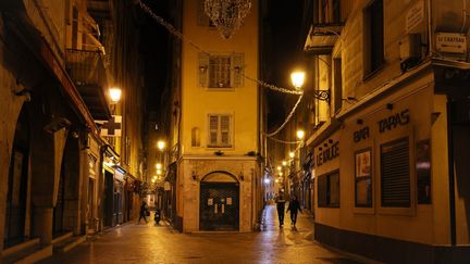 Covid-19 : couvre-feu avancé pour 15 départements