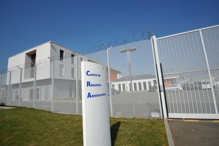 Le centre de rétention administrative de Saint-Jacques-de-la-Lande (Ille-et-Vilaine), le 15 mars 2012. (FRANK PERRY / AFP)