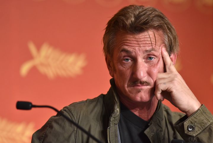 L'acteur américain Sean Penn lors de la conférence de presse de présentation de son film "The Last Face", au Festival de Cannes, le 20 mai 2016. (CLEMENS BILAN / GETTY IMAGES EUROPE)