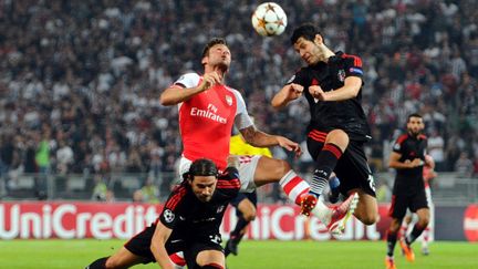 Olivier Giroud n'a eu de bons ballons à se mettre sous la dent. (OZAN KOSE / AFP)