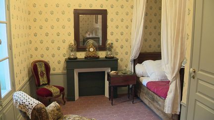 La chambre de Marcel Proust reproduite dans le musée éphémère d'Illiers-Combray (Eure-et-Loir) (France 3 Val de Loire)