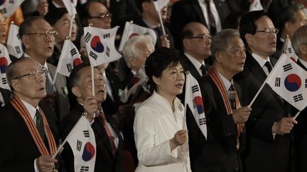 La pr&eacute;sidente sud-cor&eacute;enne&nbsp;Park Geun-hye lors de la c&eacute;r&eacute;monie c&eacute;l&eacute;brant&nbsp;l'anniversaire du soul&egrave;vement de 1919 contre l'occupation de la p&eacute;ninsule par le Japon, le 1er mars 2015 &agrave; S&eacute;oul (Cor&eacute;e-du-Sud). (AHN YOUNG-JOON / AFP)