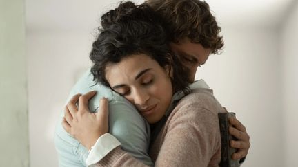 Camélia Jordana et Niels Schneider dans "Les Choses qu'on dit, les choses qu'on fait", d'Emmanuel Mouret. (Pascal Chantier / Moby Dick Films)