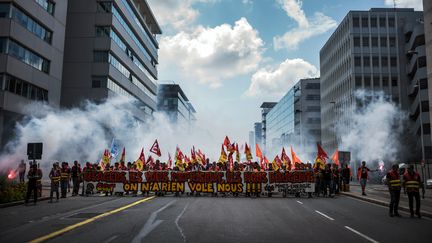 Des cheminots manifestent à Lyon contre la réforme ferroviaire, le 12 juin 2018.&nbsp; (JEFF PACHOUD / AFP)