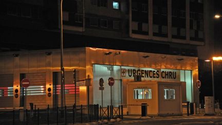 Photo prise le 15 juin 2011 à l'entrée du service des urgences du CHU de Lille. (AFP/PHILIPPE HUGUEN)