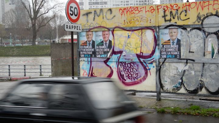 Des affiches de François Asselineau, lors de la campagne présidentielle de 2017, dans le 19e arrondissement de Paris, le 8 mars 2017. (OLIVIER BÉNIS / FRANCE-INTER)