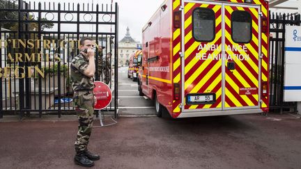 L'entrée de l'hôpital d'instruction des armées Bégin à Saint-Mandé (Val-de-Marne), le 16 octobre 2014. (MAXPPP)