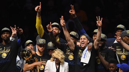 Golden State a remporté&nbsp;le 8 juin le titre de champion NBA pour la troisième fois à Cleveland aux Etats-Unis. (JASON MILLER / GETTY IMAGES NORTH AMERICA)