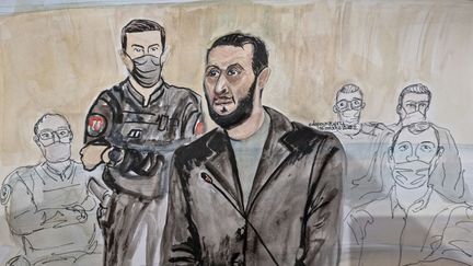 Salah Abdeslam au procès des attentats du 13-Novembre, le 16 mars 2022&nbsp;à la cour d'assises spéciale de Paris.&nbsp; (ELISABETH DE POURQUERY / FRANCEINFO)