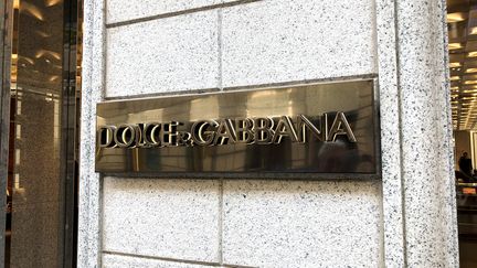 L'enseigne&nbsp;Dolce &amp; Gabbana sur la&nbsp;Via Monte Napoleone, à Milan.&nbsp; (MAIRO CINQUETTI / NURPHOTO)