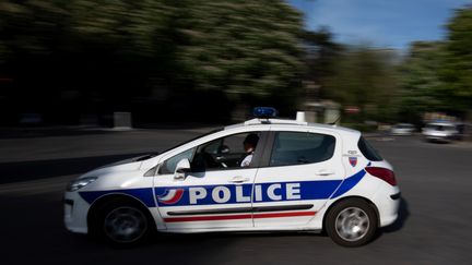 Un véhicule de police, le 24 avril 2018 à Paris. (CHRISTOPHE SIMON / AFP)