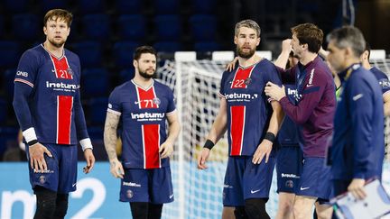 Les handballeurs du PSG : Kamil Syprzak, Elohim Prandi et Luka Karabtic (de gauche à droite) lors du quart de finale aller de la Ligue des champions à Kiel, le 12 mai 2021. (FRANK MOLTER / DPA)