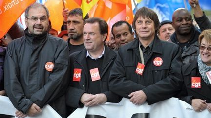 Dans le cortège parisien, le 28 octobre à Paris : Bernard Thibault (CGT), Pascal Joly et François Chérèque (CFDT). (AFP)