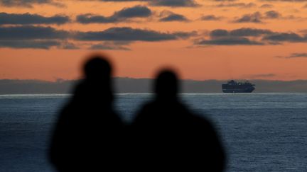 Le navire "Grand Princess", le 7 mars 2020 au large de San Francisco (Etats-Unis). (JUSTIN SULLIVAN / GETTY IMAGES NORTH AMERICA / AFP)