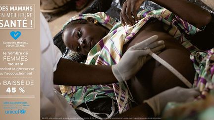 Des unités mobiles de santé permettent de se déplacer au plus près des femmes enceintes. En effet, le suivi de la grossesse et de l’accouchement est le premier moyen d’augmenter la survie des mères et de leurs bébés !
 
 (  UNICEF/Asselin)