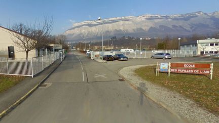 Capture d'&eacute;cran d'une vue Google prise devant l'&eacute;cole des pupilles de l'air de&nbsp;Montbonnot-Saint-Martin (Is&egrave;re).&nbsp; (GOOGLE STREET VIEW)