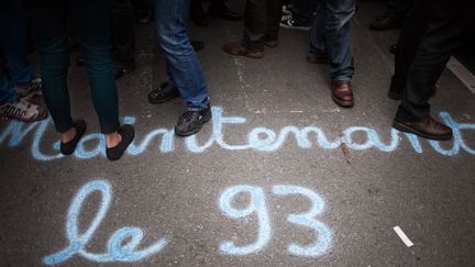 Un rassemblement contre la p&eacute;nurie d'enseignants en Seine-Saint-Denis, en octobre 2012 devant le minist&egrave;re de l'Education nationale. (MAXPPP)