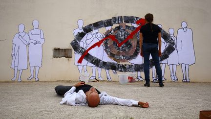 "Les Arts Oseurs" présentent "Les Tondues" à Châlon-sur-Saöne en juillet 2017
 (Jean-Luc PETIT/SIPA)