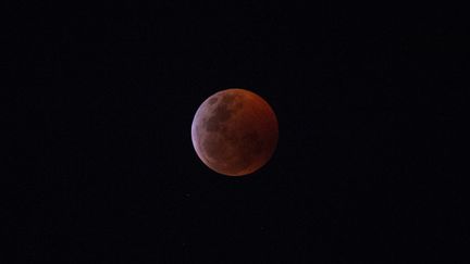 Eclipse : la "super lune de sang"