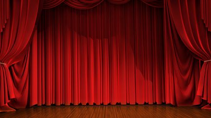 &nbsp; (Rideaux et scène d'un théâtre © Fotolia)