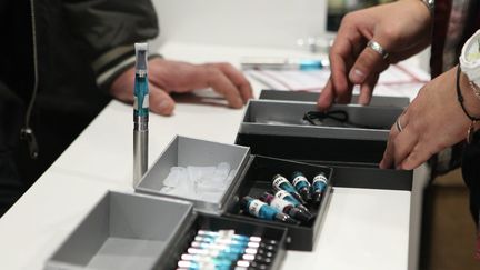 Le marchand de cigarettes &eacute;lectroniques de Plaisance-du-Touch (Haute-Garonne) peut continuer &agrave; vendre et &agrave; faire la promotion de ses produits, tant que son appel n'a pas &eacute;t&eacute; examin&eacute;. (  MAXPPP)