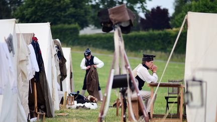 Des reconstitueurs de la bataille de Waterloo (Belgique), le 17 juin 2015. (EMMANUEL DUNAND / AFP)