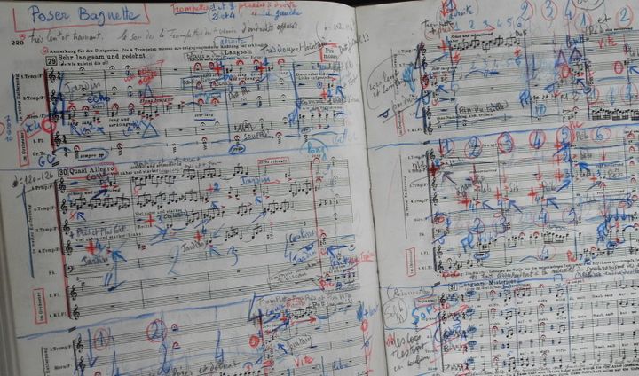 La partition de la 2e Symphonie de Malher annotée par Jean-Claude Casadesus.
 (Lorenzo Ciavarini Azzi/Culturebox)