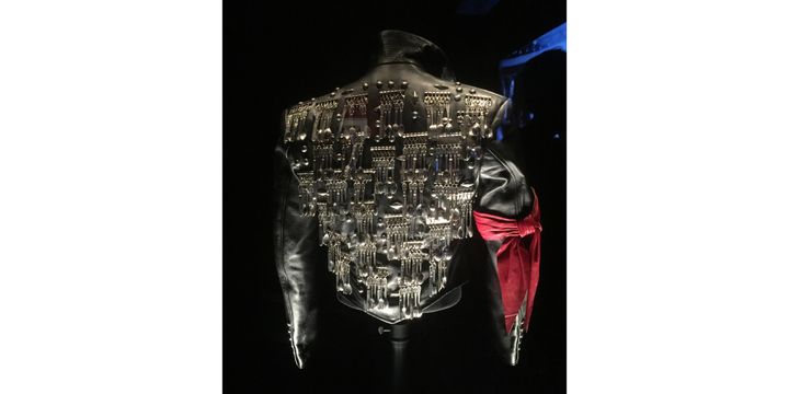 "Dinner Jacket" de Michael Lee Bush pour Michael Jackson.
 (Laure Narlian / Culturebox)