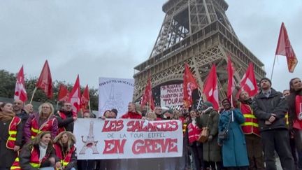 Inquiétude autour de la tour Eiffel : la grève des salariés a été reconduite pour le cinquième jour de suite. Ils alertent sur le mauvais entretien du monument et pointent la responsabilité de la mairie de Paris dans la gestion de la Dame de fer. (franceinfo)