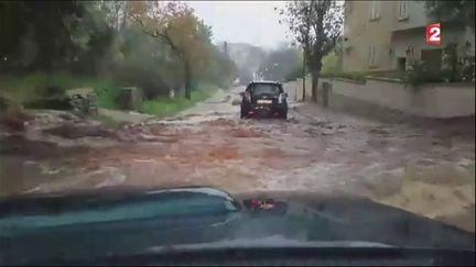 Capture d'écran d'une vidéo montrant des trombes d'eau s'abattre sur la Haute-Corse, le 24 novembre 2016. (FRANCE TELEVISIONS)