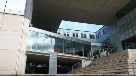 Le palais de justice de Pontoise, dans le Val-d'Oise. (MARINE CHAILLOUX / RADIO FRANCE)