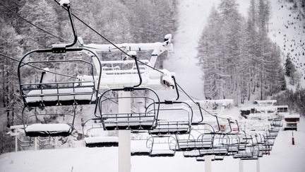 Les remontées mécaniques de la station de Val d'Isère, en décembre 2020. (JEFF PACHOUD / AFP)