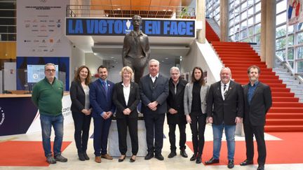 Les membres du Club France de l'Olympisme autour de Brigitte Henriques (au centre), présidente du CNOSF. (CNOSF)