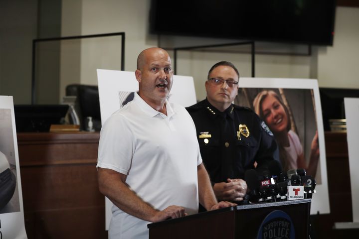 Le père de Gabby Petito, Joe Petito, prend la parole après la disparition de sa fille, le 16 septembre à North Port (Floride, Etats-Unis) (OCTAVIO JONES / GETTY IMAGES NORTH AMERICA)