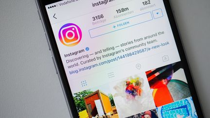 Instagram a ajouté lundi 1er août 2016 un nouvel outil pour combattre le harcèlement. (ROLF VENNENBERND / DPA / AFP)