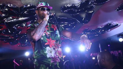 Le rappeur Booba se produit au VIP Room &agrave; Cannes (Alpes-Maritimes), &agrave; l'occasion du festival de cin&eacute;ma, le 20 mai 2014. (ARTHUR WILHELM / SIPA)