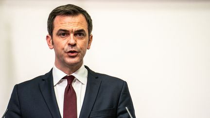 Le ministre de la Santé, Olivier Véran, le 11 février 2021 à Paris. (XOSE BOUZAS / HANS LUCAS / AFP)