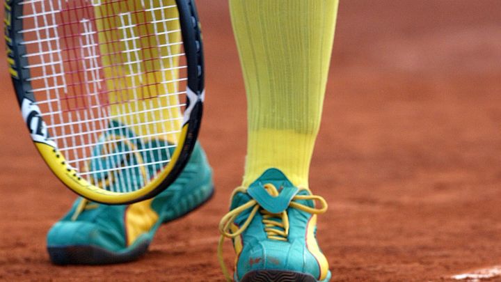 Les chaussettes jaunes de Serena Williams lors de Roland-Garros 2002. ( JNA / REUTERS)