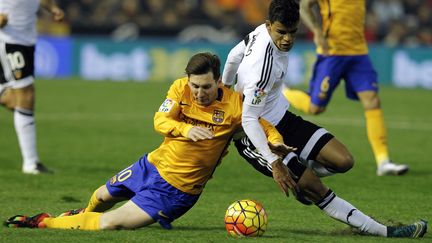 Léo Messi et Danilo Barbosa au coude à coude (JOSE JORDAN / AFP)