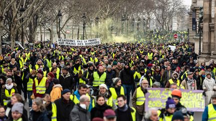 Des "gilets jaunes" manifestent à Paris, le 5 janvier 2019. (KARINE PIERRE / HANS LUCAS / AFP)