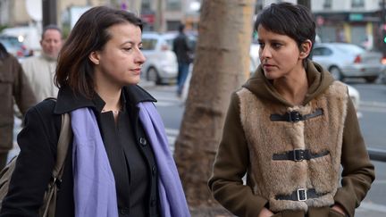 Les anciennes ministres Cécile Duflot (Oxfam) et Najat Vallaud-Belkacem (France one), le 25 novembre 2012 à Paris. (BERTRAND LANGLOIS / AFP)