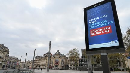 La place de la Comédie à Montpellier (Hérault) le 23 mars 2020. (PASCAL GUYOT / AFP)